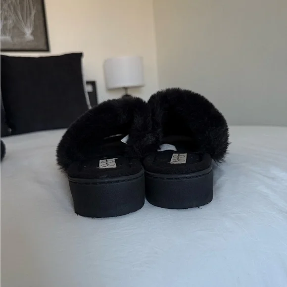 Jessica Simpson Black Faux Fur Slides - Picture 6 of 7
